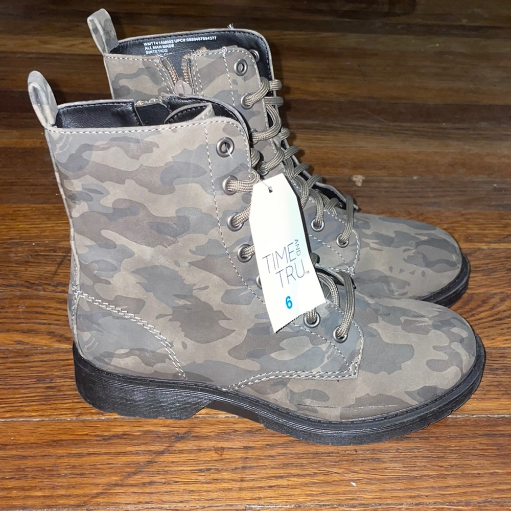 Combat boots BRAND NEW!